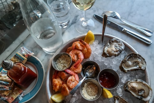 The best Charleston happy hour deals for oysters